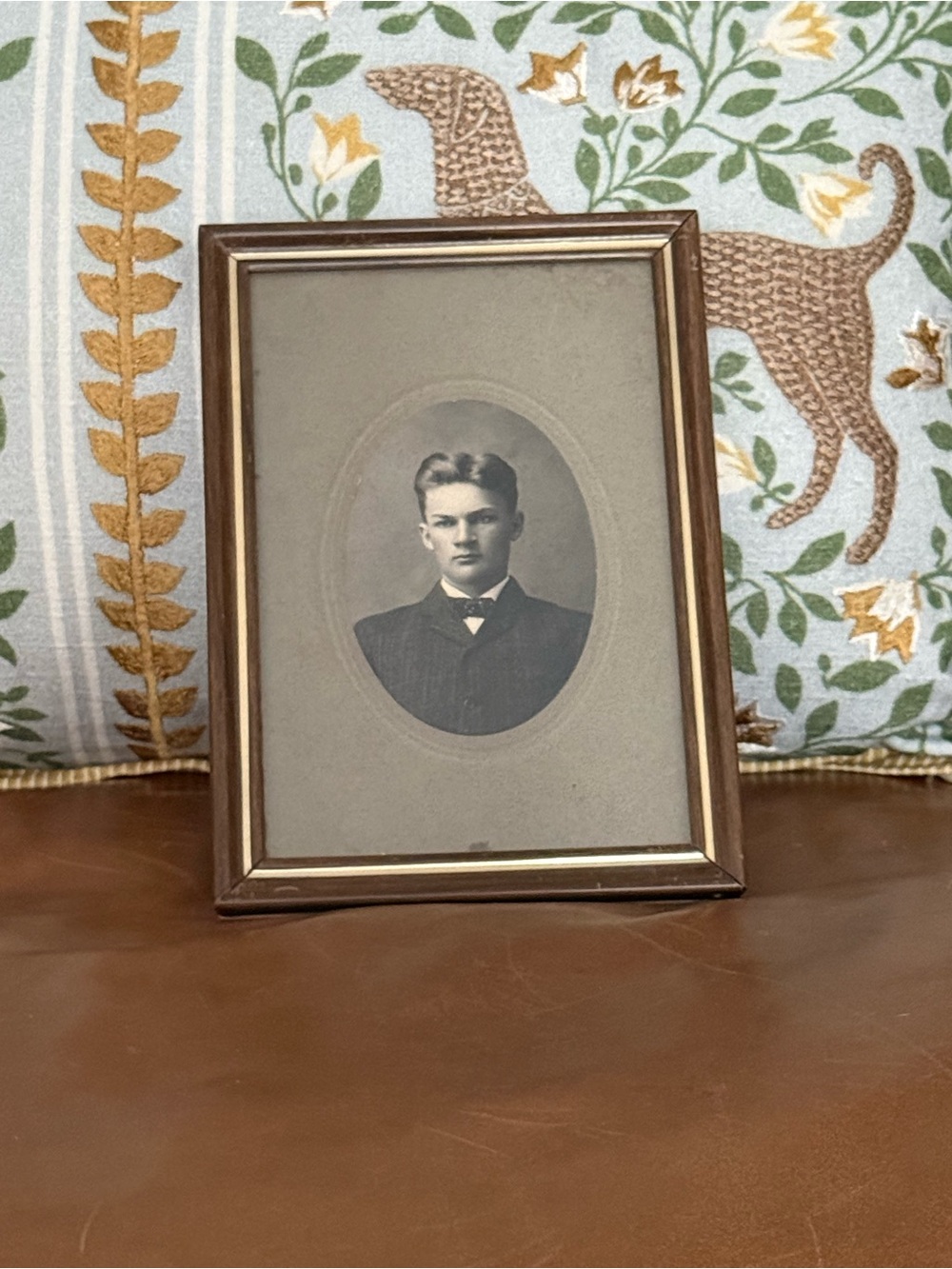 1900s Portrait Photograph in Vintage Wood and Gold Photo Frame